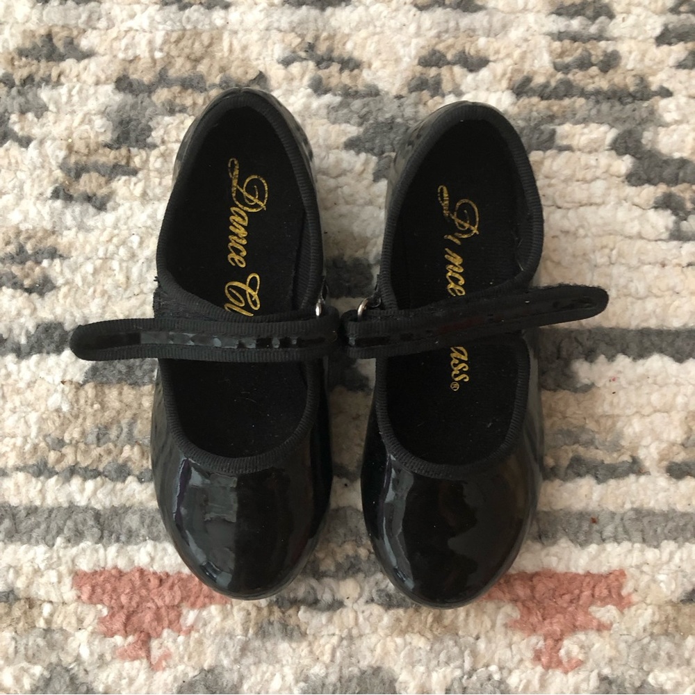 Black tap shoes- Velcro